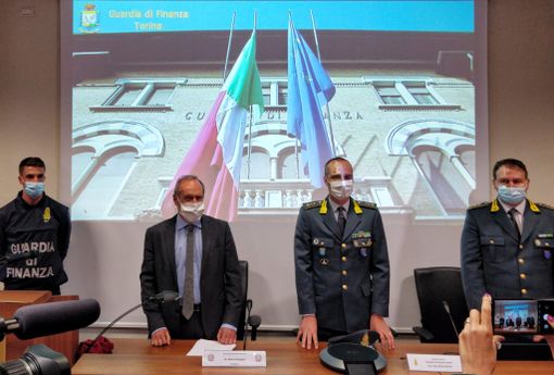 Frode milionaria nel Torinese: 2 arresti e 16 obblighi di dimora