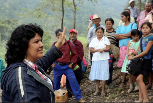 Chieri, l'associazione Il Camaleonte presenta "L'alba dentro l'imbrunire" Chieri, l'associazione Il Camaleonte presenta "L'alba dentro l'imbrunire"