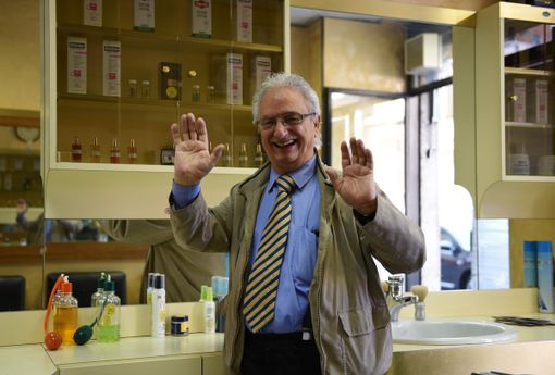Lingotto, dopo 45 anni chiude il parrucchiere Mimmo: &quot;Farò il nonno a tempo pieno&quot;