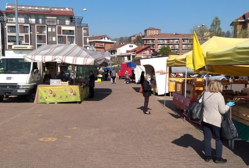 Fase 2 a Moncalieri, riapre il mercato del centro storico e tornano i banchi non alimentari