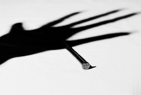 In foto un fermo immagine del documentario premiato, "I'll stand by you"