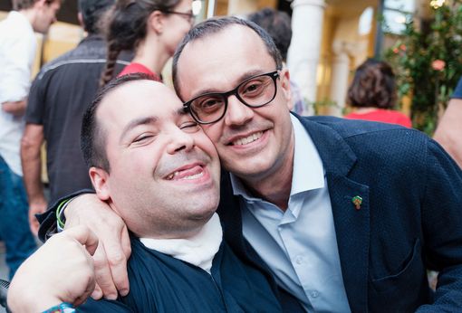 Fabrizio Serra e un giovane aiutato da Fondazione Paideia Fabrizio Serra e un giovane aiutato da Fondazione Paideia