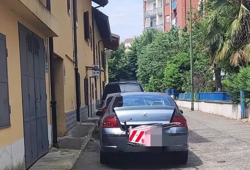 Fugge ad un controllo e poi percorre via Moncrivello in contromano: attimi di paura a Regio Parco Fugge ad un controllo e poi percorre via Moncrivello in contromano: attimi di paura a Regio Parco