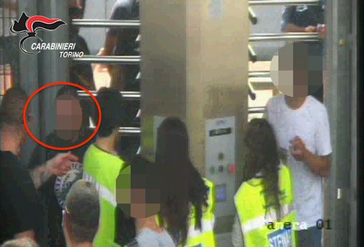 Tifosi dichiarano di essere minorenni per entrare allo stadio: 29 indagati Tifosi dichiarano di essere minorenni per entrare allo stadio: 29 indagati