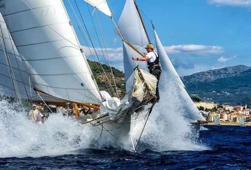 Gli incursori della Marina Militare per inaugurare il raduno di Vele d'Epoca di Imperia