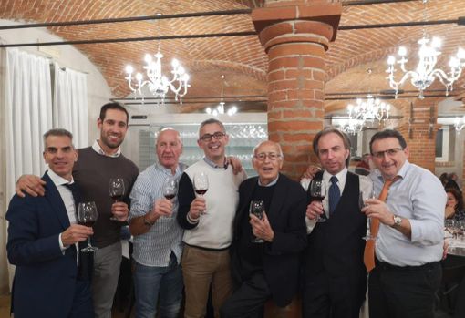 Da sinistra l’assessore al bilancio Aldo Todaro, l’assessore al turismo, cultura e manifestazioni Flavio Vaschetto, il consigliere con delega alle frazioni Adriano Bertinetto, l’assessore all’agricoltura Gianluca Monterzino, Bartolomeo Pronino, il sindaco Agostino Bottano e il consigliere con delega alla viabilità, trasporti artigianato commercio e industria Luciano Ricotto Da sinistra l’assessore al bilancio Aldo Todaro, l’assessore al turismo, cultura e manifestazioni Flavio Vaschetto, il consigliere con delega alle frazioni Adriano Bertinetto, l’assessore all’agricoltura Gianluca Monterzino, Bartolomeo Pronino, il sindaco Agostino Bottano e il consigliere con delega alla viabilità, trasporti artigianato commercio e industria Luciano Ricotto