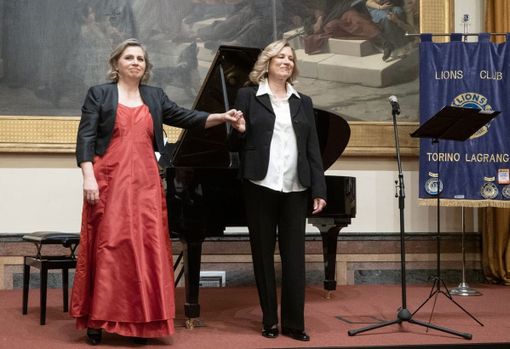 Al Circolo Ufficiali dell'Esercito di Torino, lo spettacolo "La Forza, la Lotta, la Speranza e l'Amore" a sostegno delle donne operate al seno Al Circolo Ufficiali dell'Esercito di Torino, lo spettacolo "La Forza, la Lotta, la Speranza e l'Amore" a sostegno delle donne operate al seno