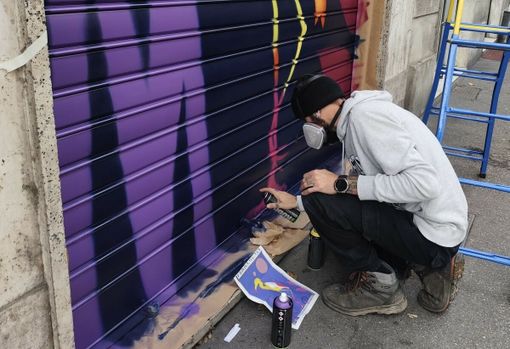 Al via i lavori per le nuove serrande artistiche di via Borgaro