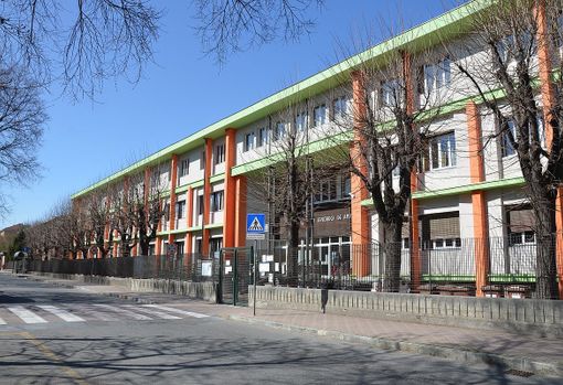 le scuole De Amicis e Manzoni chiuse a Nichelino le scuole De Amicis e Manzoni chiuse a Nichelino
