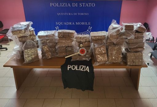 La droga viaggiava nel furgone del pellet, sequestrati oltre 1.700 chili di hashish La droga viaggiava nel furgone del pellet, sequestrati oltre 1.700 chili di hashish
