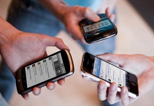 Torino: sospesi 22 alunni di una scuola media, avevano ripreso con i cellulari i professori