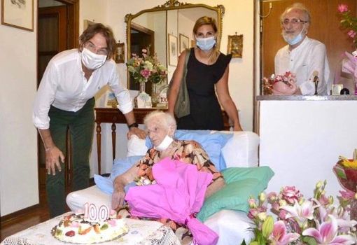 Nichelino festeggia i 100 anni di una arzilla nonnina