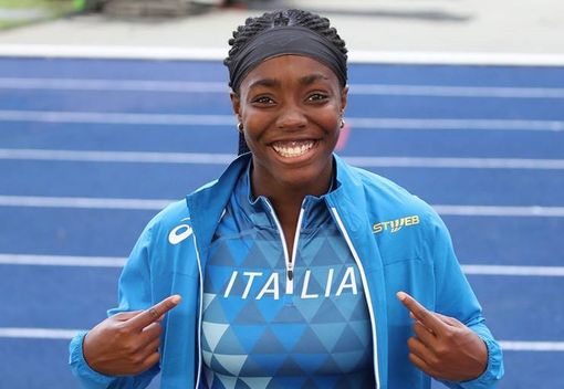 Razzismo, la denuncia dell'azzurra Daisy Osakue: "Scambiata per ladra al negozio Apple solo perché ho la pelle nera" Razzismo, la denuncia dell'azzurra Daisy Osakue: "Scambiata per ladra al negozio Apple solo perché ho la pelle nera"