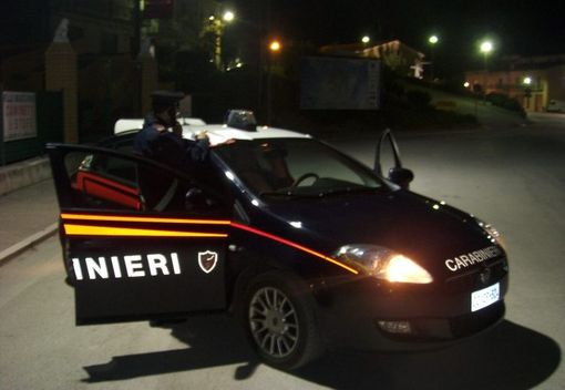 Moncalieri, dopo aver bevuto troppo perde il controllo dell'auto e ne centra altre cinque parcheggiate