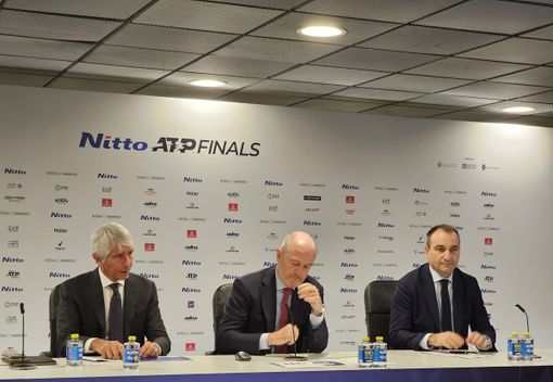 Tavolo dei relatori con esponenti istituzioni Tavolo dei relatori con esponenti istituzioni