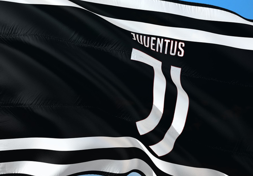Juve, c'è la sentenza: per la manovra stipendi 718mila euro di multa e rinuncia a ogni ricorso. Agnelli va a processo Juve, c'è la sentenza: per la manovra stipendi 718mila euro di multa e rinuncia a ogni ricorso. Agnelli va a processo