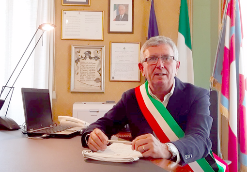 Il sindaco Claudio Castello Il sindaco Claudio Castello