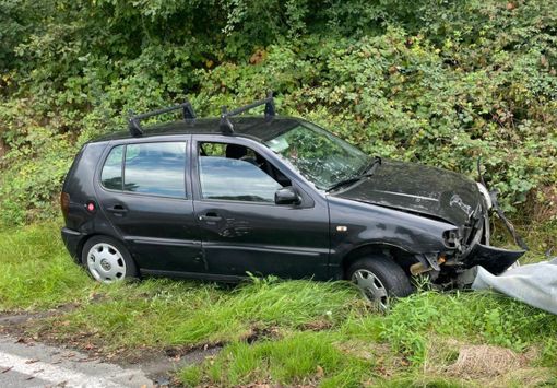 Senza patente e assicurazione, fugge al posto di blocco e si schianta a Luserna San Giovanni Senza patente e assicurazione, fugge al posto di blocco e si schianta a Luserna San Giovanni