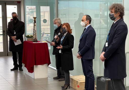 la statua della Madonna di Loreto la statua della Madonna di Loreto