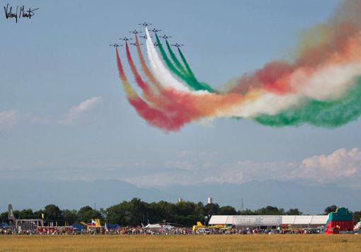 Buon anniversario al nostro Tricolore con le prodezze aeree delle Frecce (foto di Valerio Minato)