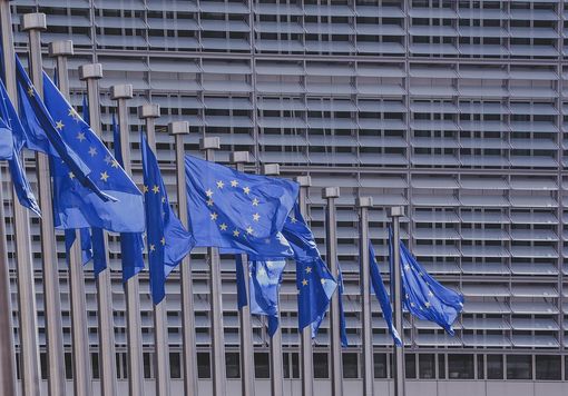 Aiuti di Stato: la Commissione approva un sostegno pubblico di 3,2 miliardi da parte di sette Stati membri a favore di un progetto paneuropeo di ricerca e innovazione Aiuti di Stato: la Commissione approva un sostegno pubblico di 3,2 miliardi da parte di sette Stati membri a favore di un progetto paneuropeo di ricerca e innovazione