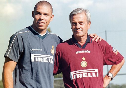Il mondo del calcio in ansia per Gigi Simoni, ex giocatore e allenatore del Toro Il mondo del calcio in ansia per Gigi Simoni, ex giocatore e allenatore del Toro
