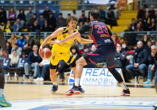 La Reale Mutua KO al Pala Gianni Asti contro Milano La Reale Mutua KO al Pala Gianni Asti contro Milano