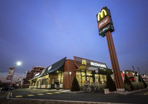 A Torino McDonald’s premia con una borsa di studio tre giovani dipendenti