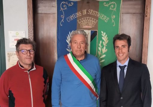 Da sinistra il dotto Alex Dellarole, il sindaco di Sestriere Gianni Poncet e il suo assessore Maurizio Cantele