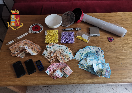 droga e soldi recuperati dalla Polizia