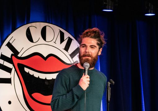 Cap10100, Diss-penser: il nuovo appuntamento di stand-up con il collettivo BeComedy Cap10100, Diss-penser: il nuovo appuntamento di stand-up con il collettivo BeComedy