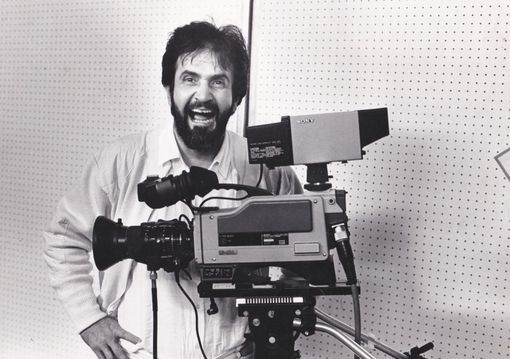 Le mille vite di Mauro Rostagno nella docu-serie di Giovanni Troilo: "È stato un surfista della storia" Le mille vite di Mauro Rostagno nella docu-serie di Giovanni Troilo: "È stato un surfista della storia"