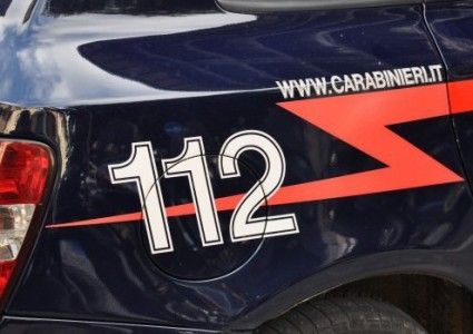 Mette in vendita un'uniforme da carabiniere: denunciato