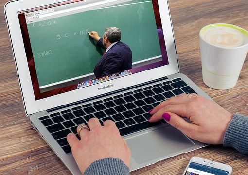 Solidarietà di vicinato: wi-fi aperto nei condomini di San Salvario per la didattica a distanza