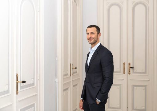 uomo in piedi uomo in piedi