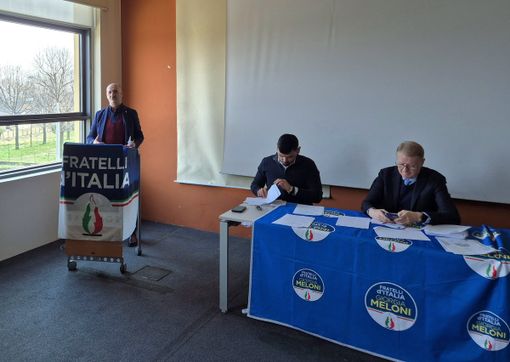 Manganiello, in piedi a sinistra, al congresso di oggi Manganiello, in piedi a sinistra, al congresso di oggi