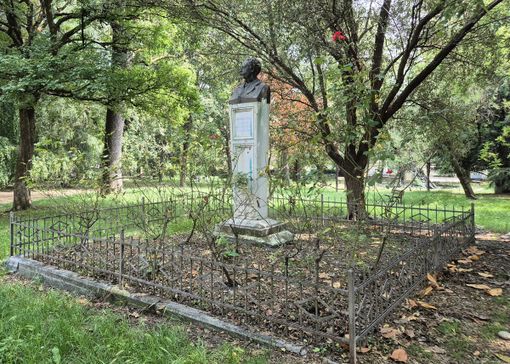 Il busto di De Amicis a Pinerolo