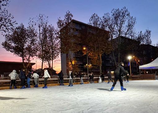 Inaugurata la pista di pattinaggio su ghiaccio a Beinasco Inaugurata la pista di pattinaggio su ghiaccio a Beinasco