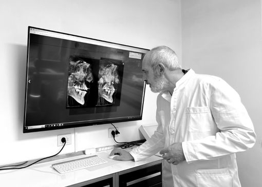 Professor Paolo Garzino-Demo, chirurgo maxillo-facciale a Torino Professor Paolo Garzino-Demo, chirurgo maxillo-facciale a Torino