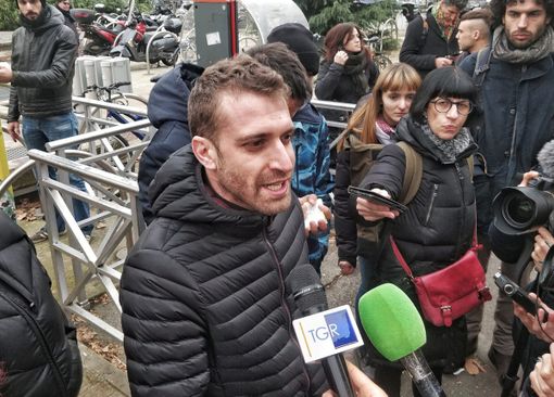 Combattenti torinesi in Siria contro l'Isis rischiano la &quot;sorveglianza speciale&quot;: 340 artisti, politici e intellettuali in loro difesa