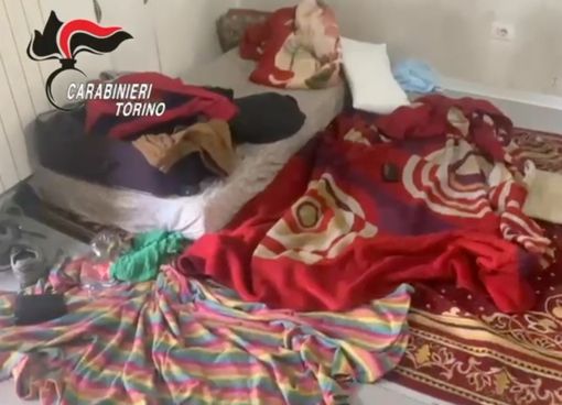 tappeti per terra in una stanza tappeti per terra in una stanza