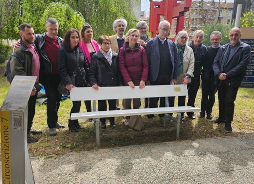 A Torino una panchina bianca per ricordare chi ha perso la vita sul lavoro A Torino una panchina bianca per ricordare chi ha perso la vita sul lavoro
