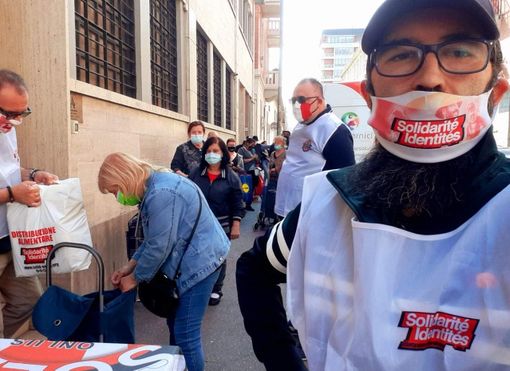 distribuzione di pacchi alimentari