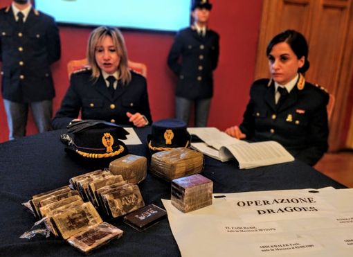 Blitz antidroga a Borgo Dora: presi i grossisti dell'hashish