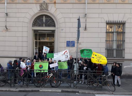Gli allievi del "Manzoni" durante il Fridays for Future del 15 marzo Gli allievi del "Manzoni" durante il Fridays for Future del 15 marzo