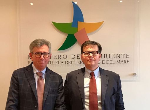 Il sindaco Claudio Castello e l'assessore Pasquale Centin annunciano che la discarica di Chivasso non riaprirà Il sindaco Claudio Castello e l'assessore Pasquale Centin annunciano che la discarica di Chivasso non riaprirà