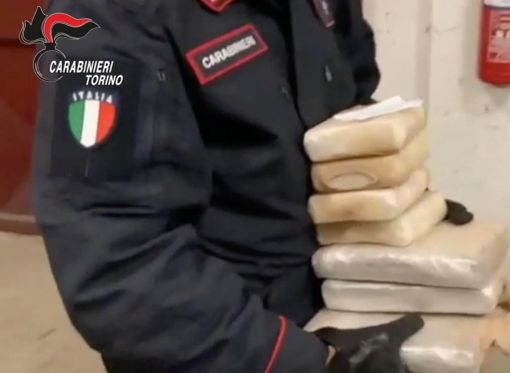 attività di spaccio di droga e blitz carabinieri