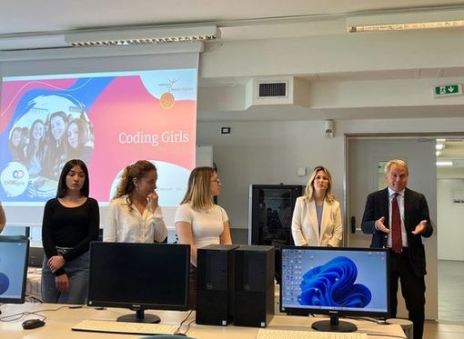 coding girls coding girls