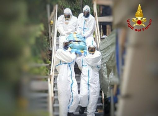 Donna cade e si infortuna nella sua abitazione in collina, decisivo il soccorso dei Vigili del Fuoco Donna cade e si infortuna nella sua abitazione in collina, decisivo il soccorso dei Vigili del Fuoco