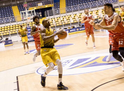 La Reale Mutua Basket Torino ospita Orzinuovi. Cavina: &quot;Concentrati sulla difesa&quot;